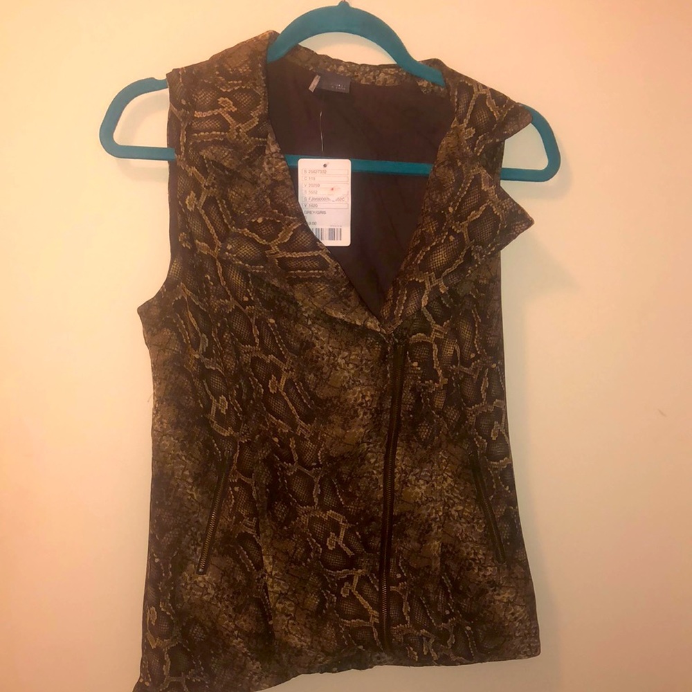 NWT- Sz S Sparkle and Fade zip up vest/top